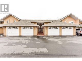 Main Photo: 320 Brandon Avenue Unit# 207 in Penticton: House for sale : MLS®# 10304283