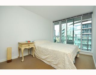 Photo 6: 2301 233 ROBSON Street in Vancouver: Downtown VW Condo for sale in "TV TOWERS 2" (Vancouver West)  : MLS®# V783514
