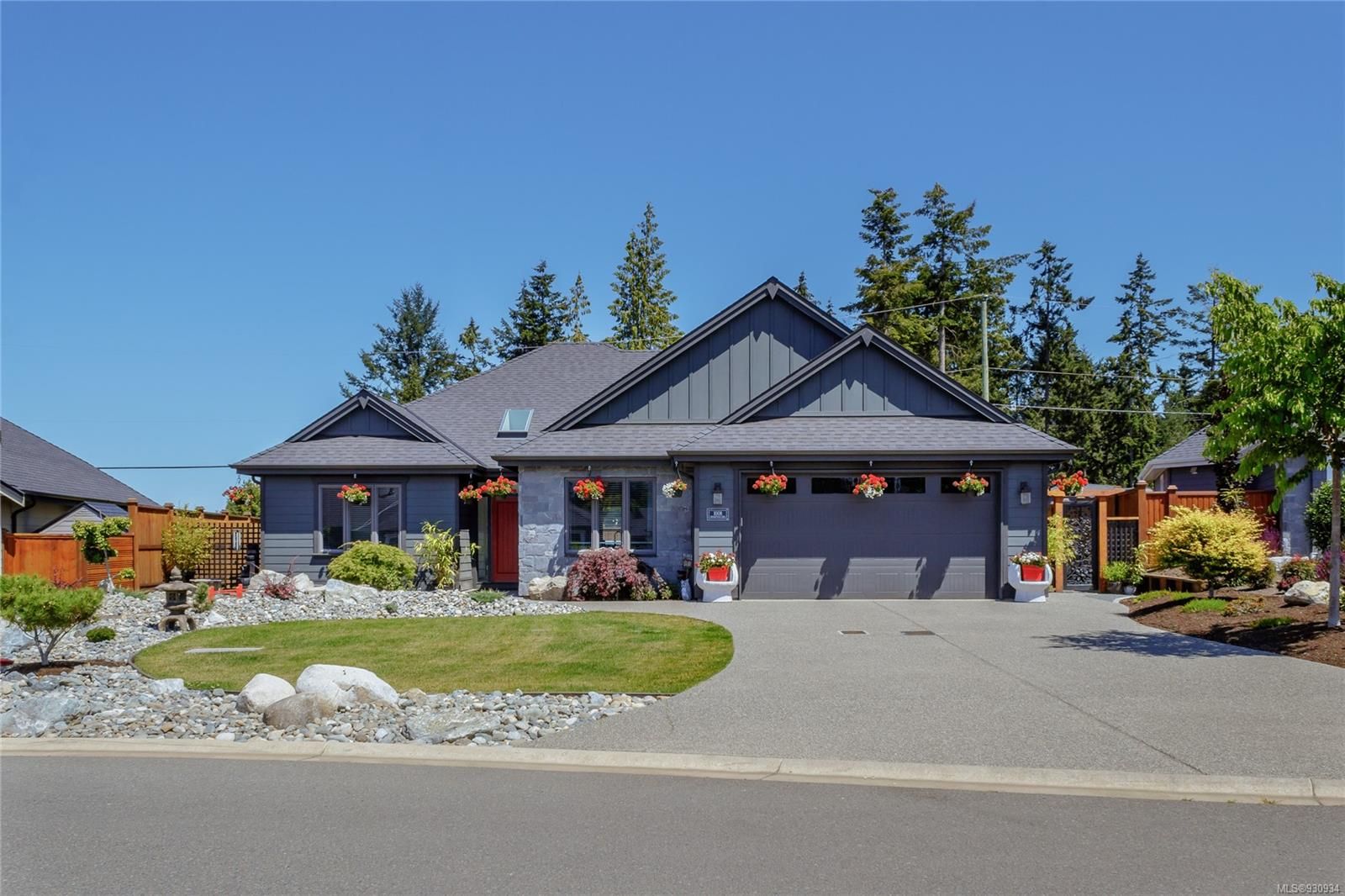 Main Photo: 1008 Brookfield Cres in Parksville: PQ French Creek House for sale (Parksville/Qualicum)  : MLS®# 930934