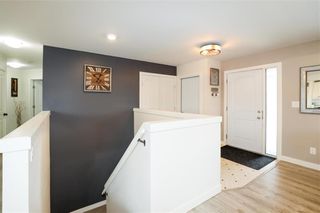 Photo 3: 1 Heather Street: Oakbank Residential for sale (R04)  : MLS®# 202207174