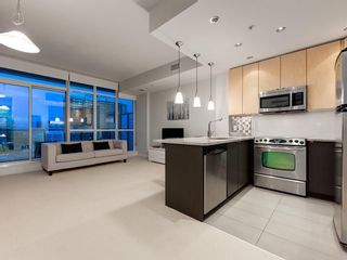 Photo 7: 1309 788 12 Avenue SW in Calgary: Beltline Apartment for sale : MLS®# C4209499
