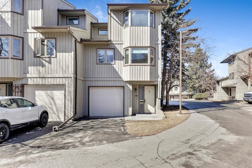 179 Glamis Terrace SW. A spacious end-unit in a well-run complex!