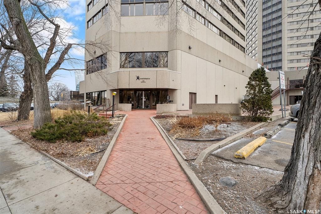 Main Photo: 2340 424 Spadina Crescent East in Saskatoon: Central Business District Residential for sale : MLS®# SK958636