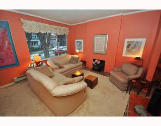 Photo 2: 2056 E 3RD Avenue in Vancouver: Grandview VE House for sale in "COMMERCIAL DRIVE" (Vancouver East)  : MLS®# V799384