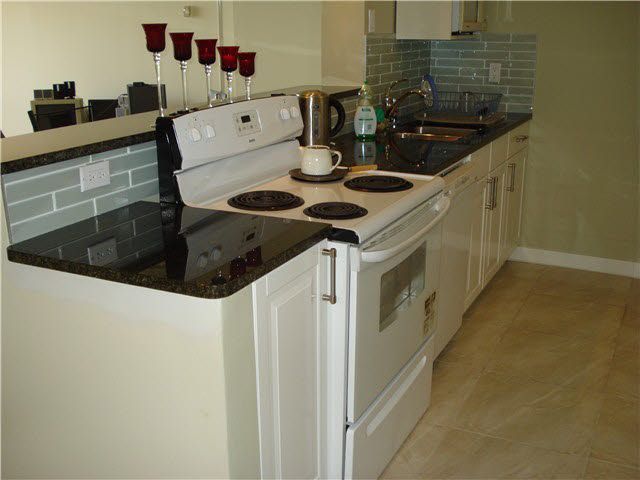 Photo 3: Photos: 810 2004 FULLERTON Avenue in North Vancouver: Pemberton NV Condo for sale in "WOODCROFT" : MLS®# V1097719