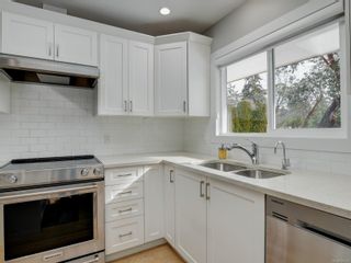 Photo 9: 907 Kingsmill Rd in Esquimalt: Es Gorge Vale Half Duplex for sale : MLS®# 924505