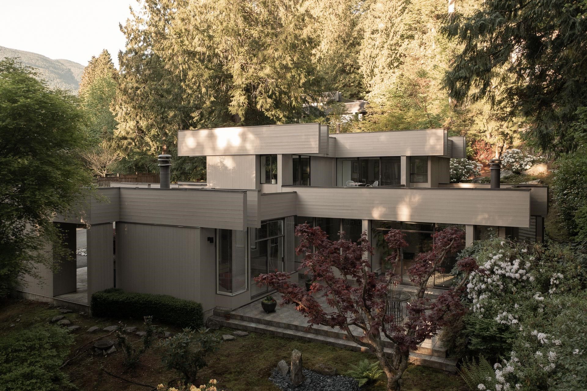Main Photo: 5379 MONTIVERDI Place in West Vancouver: Caulfeild House for sale in "MONTIVERDI ESTATES" : MLS®# R2780803
