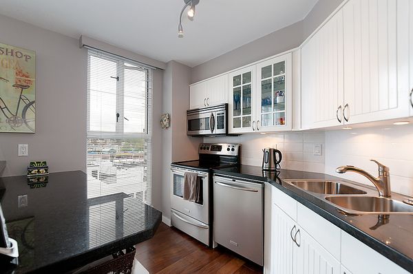 Photo 11: Photos: 805 1633 W 8TH Avenue in Vancouver: Fairview VW Condo for sale (Vancouver West)  : MLS®# V972144