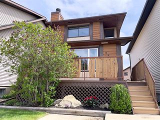 Main Photo: 884 Mckinnon Drive NE in Calgary: Mayland Heights Detached for sale : MLS®# A2133805