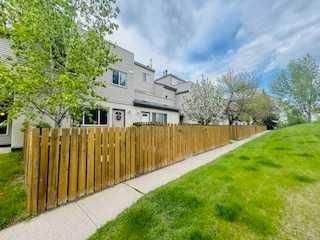 Main Photo: 210 1540 29 Street NW in Calgary: St Andrews Heights Row/Townhouse for sale : MLS®# A2136621