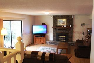 Photo 2: 14448 19A Ave in The Glens: Home for sale : MLS®# R2049963