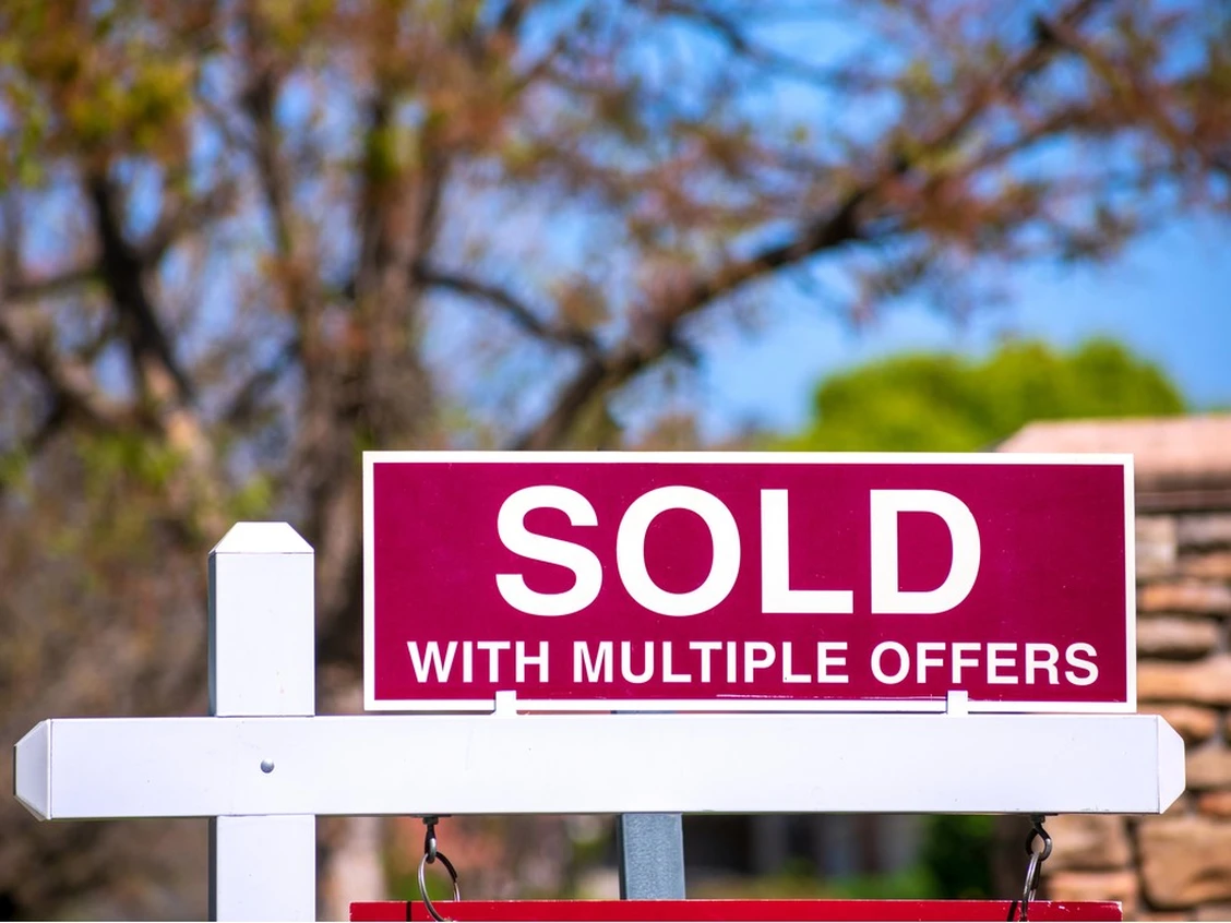 How do buyers make offer in Calgary market? Muitiple Offers are common.
