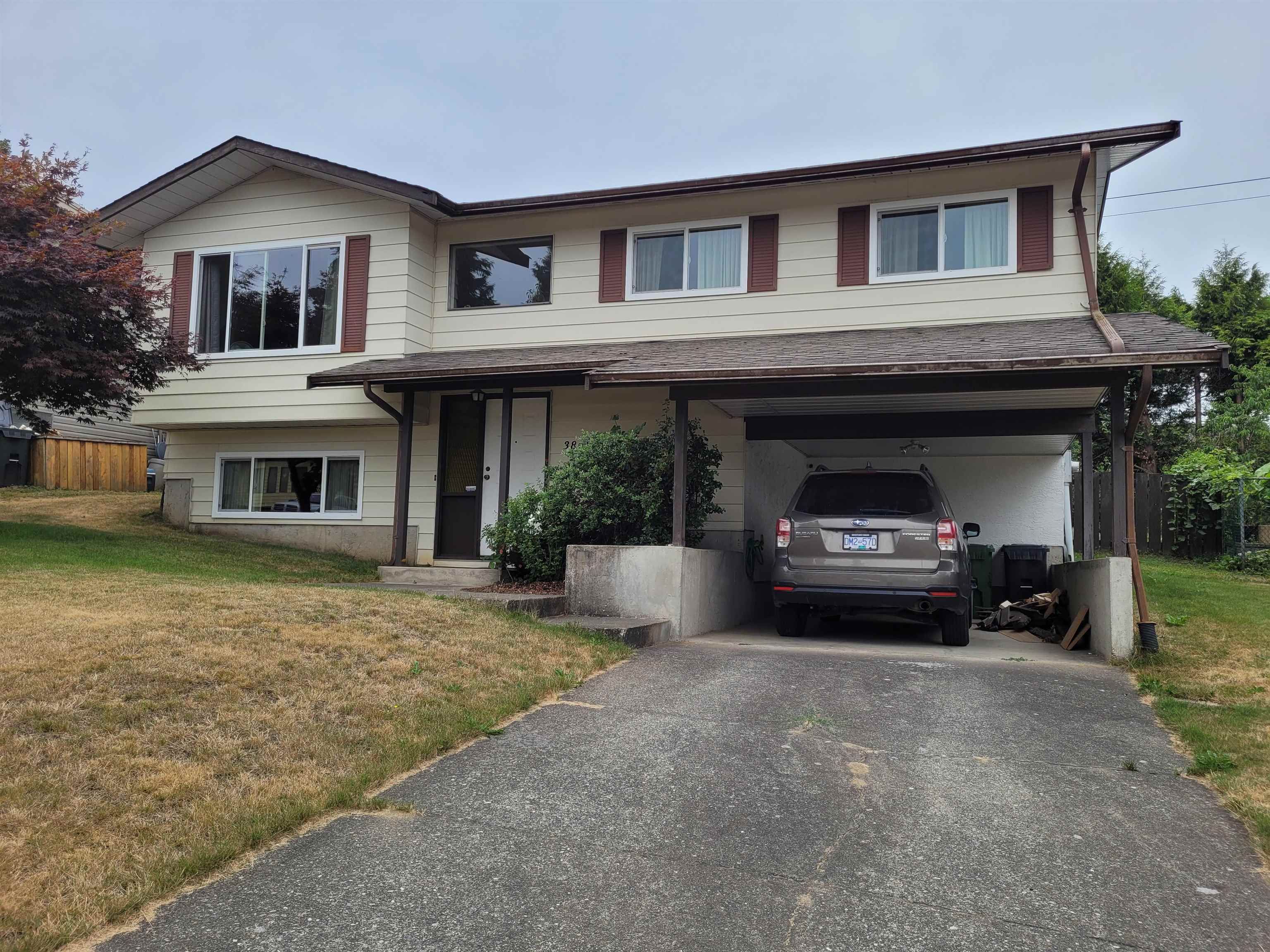 Main Photo: 3863 CHADSEY Court in Abbotsford: Central Abbotsford House for sale in "Chief Dan George" : MLS®# R2719274