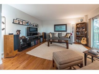 Photo 3: 1610 HEMLOCK Place in Port Moody: Mountain Meadows House for sale : MLS®# R2389571