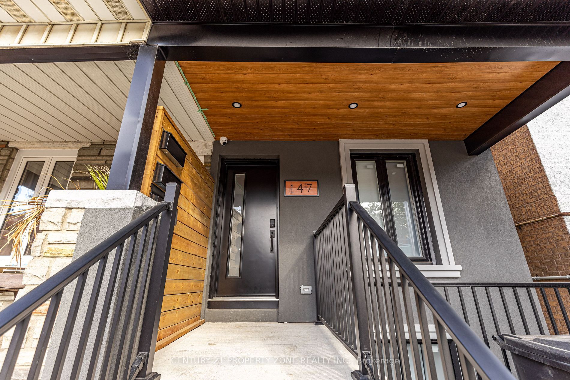 Main Photo: 147 Lansdowne Avenue in Toronto: Roncesvalles House (2-Storey) for sale (Toronto W01)  : MLS®# W7306920
