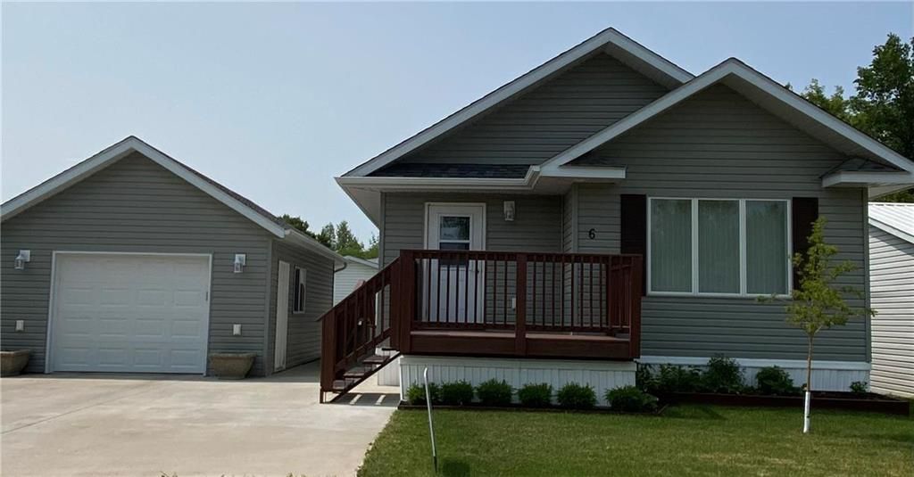 Main Photo: 6 ASPEN VILLAGE Road in Steinbach: R16 Residential for sale : MLS®# 202315300