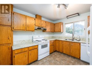 Photo 7: 6008 Happy Valley Road in Summerland: House for sale : MLS®# 10305763
