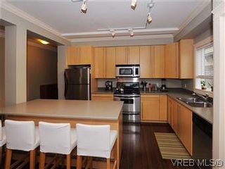 Photo 17: 5 2310 Wark St in VICTORIA: Vi Central Park Row/Townhouse for sale (Victoria)  : MLS®# 567630