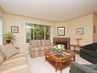 Photo 5: 2 127 Aldersmith Pl in VICTORIA: VR Glentana Row/Townhouse for sale (View Royal)  : MLS®# 779387