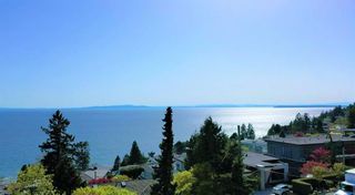 Photo 2: 14460 Malabar Crescent: White Rock House for sale (South Surrey White Rock)  : MLS®# R2779173