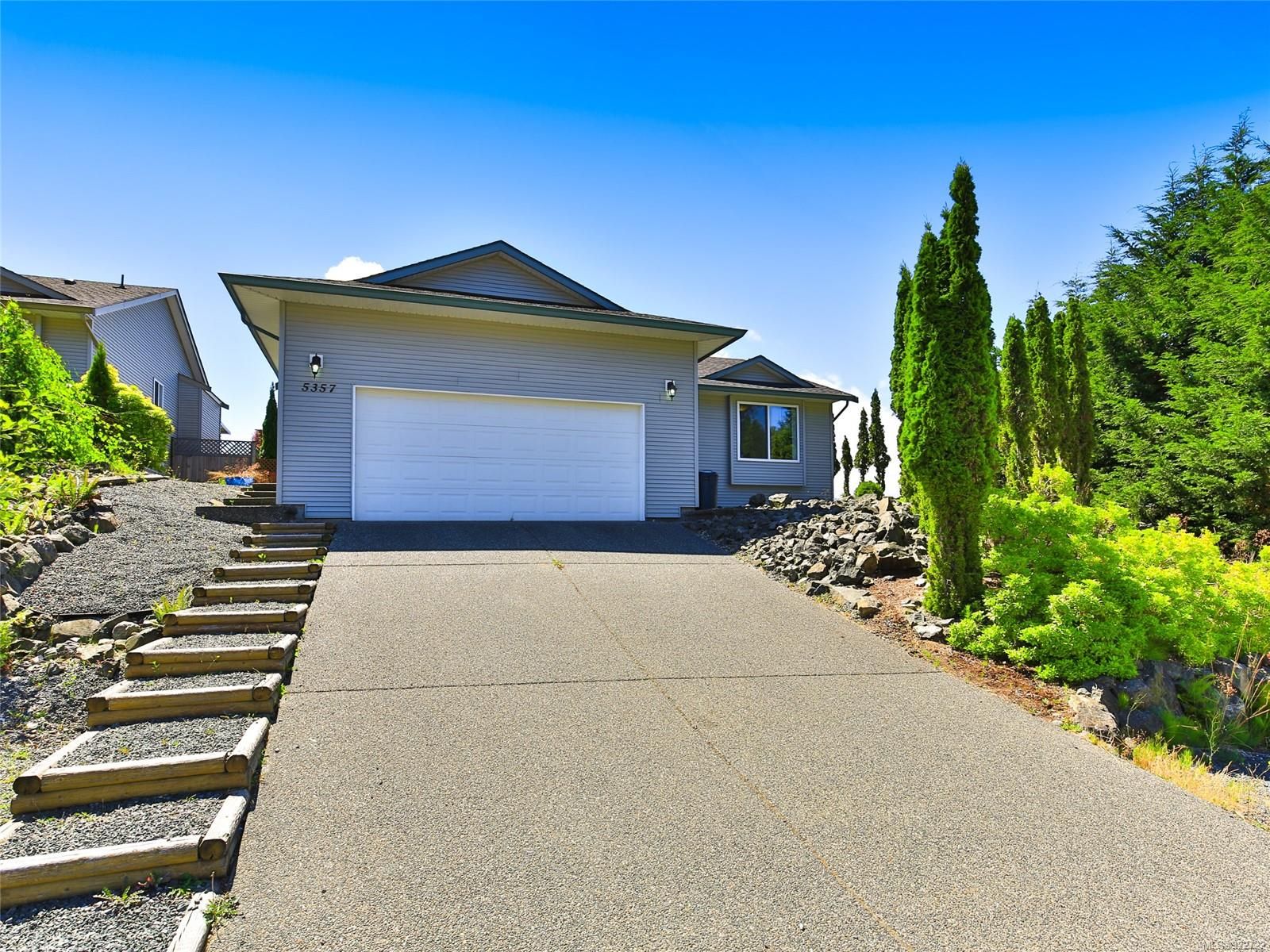 Main Photo: 5357 Colbourne Dr in Nanaimo: Na Uplands House for sale : MLS®# 922722