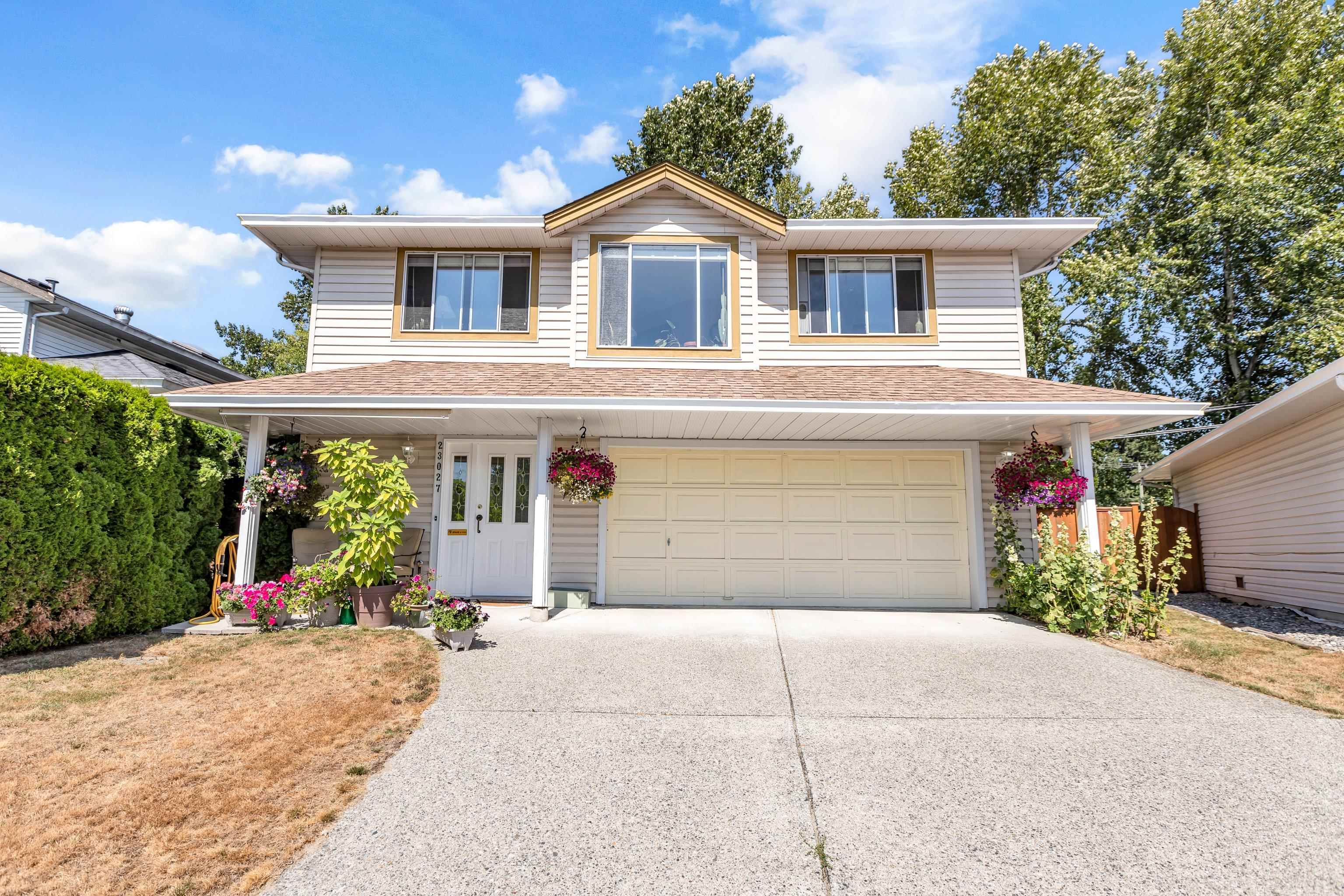 Main Photo: 23027 OLUND Crescent in Maple Ridge: East Central House for sale : MLS®# R2805167
