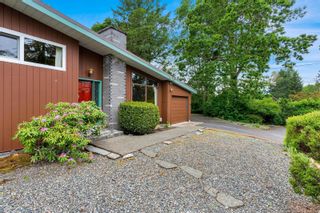 Photo 4: 887 Clarke Rd in Central Saanich: CS Brentwood Bay House for sale : MLS®# 932768
