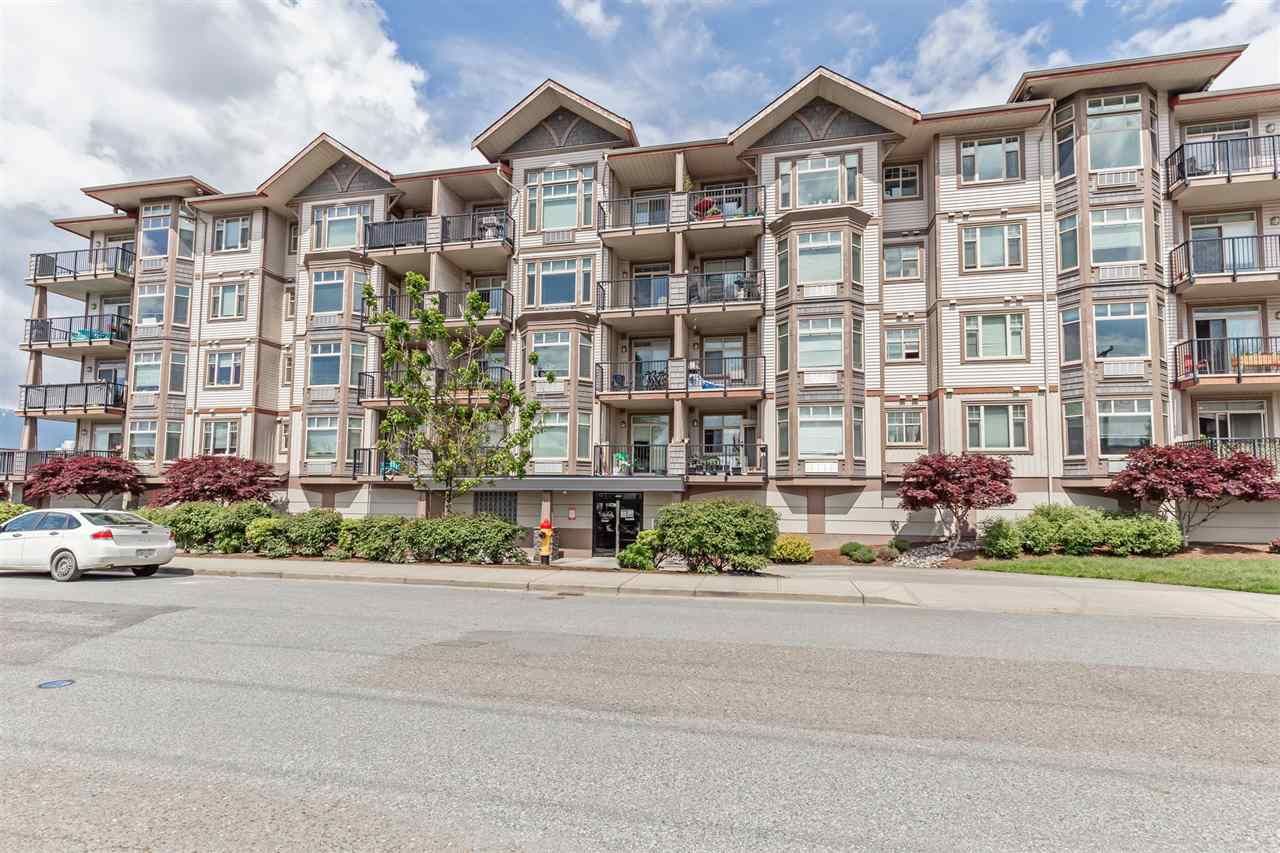 Main Photo: 201 46021 SECOND Avenue in Chilliwack: Chilliwack E Young-Yale Condo for sale in "The Charleston" : MLS®# R2578367