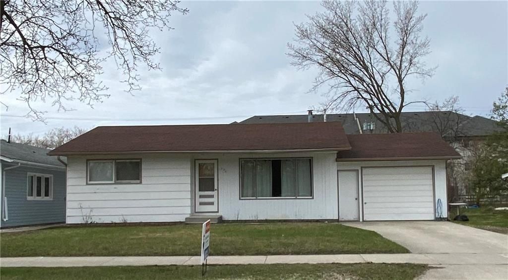 Main Photo: 334 HENRY Street in Steinbach: R16 Residential for sale : MLS®# 202209955