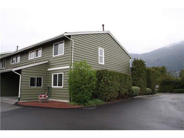 Main Photo: # 8 38397 BUCKLEY AV in Squamish: Dentville Townhouse for sale : MLS®# V1118936