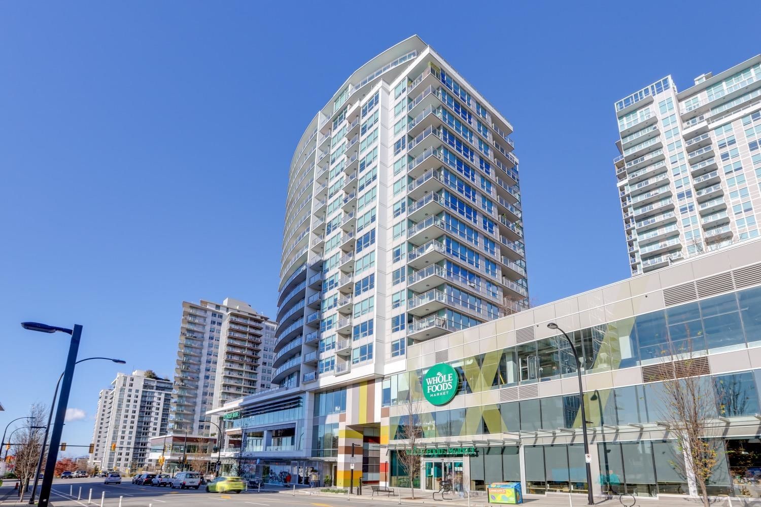 Main Photo: 804 112 E 13TH Street in North Vancouver: Central Lonsdale Condo for sale in "CENTREVIEW" : MLS®# R2636878