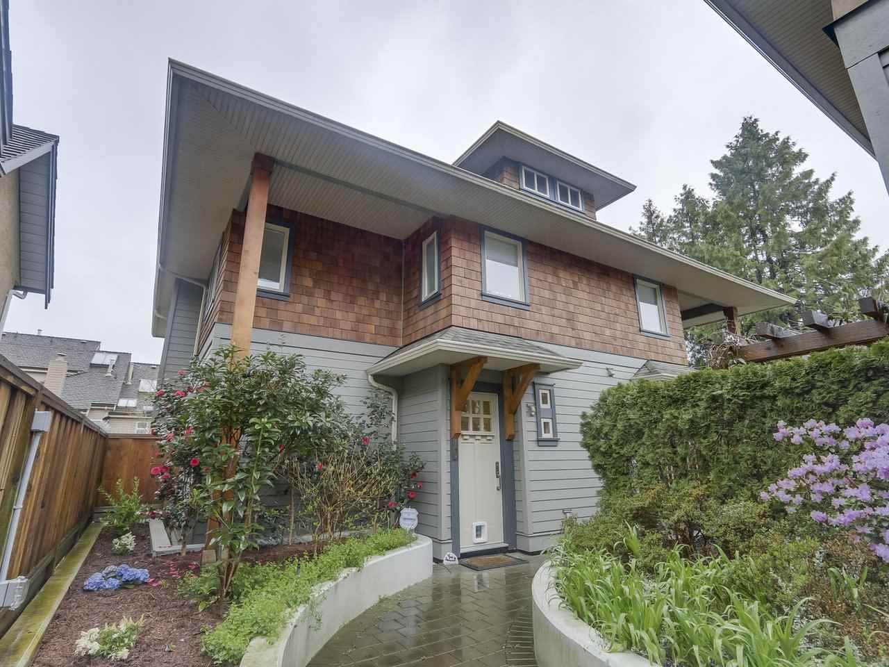 Main Photo: 4 249 W 16TH Street in North Vancouver: Central Lonsdale 1/2 Duplex for sale in "THE WEST" : MLS®# R2262955