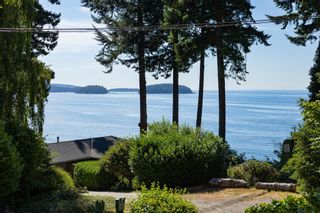 Photo 2: 107 MAHAN Road in Gibsons: Gibsons & Area House for sale (Sunshine Coast)  : MLS®# R2801200