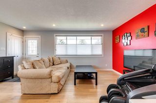 Photo 5: 9944 Warren Road SE in Calgary: Willow Park Detached for sale : MLS®# A2127534