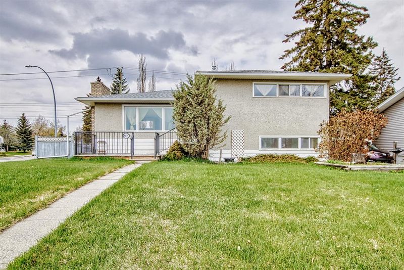 FEATURED LISTING: 9615 12 Street Southwest Calgary