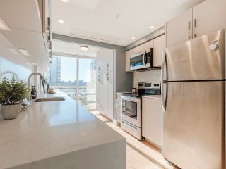 Photo 14: 1006 1201 MARINASIDE CRESCENT in Vancouver: Yaletown Condo for sale (Vancouver West)  : MLS®# R2648505
