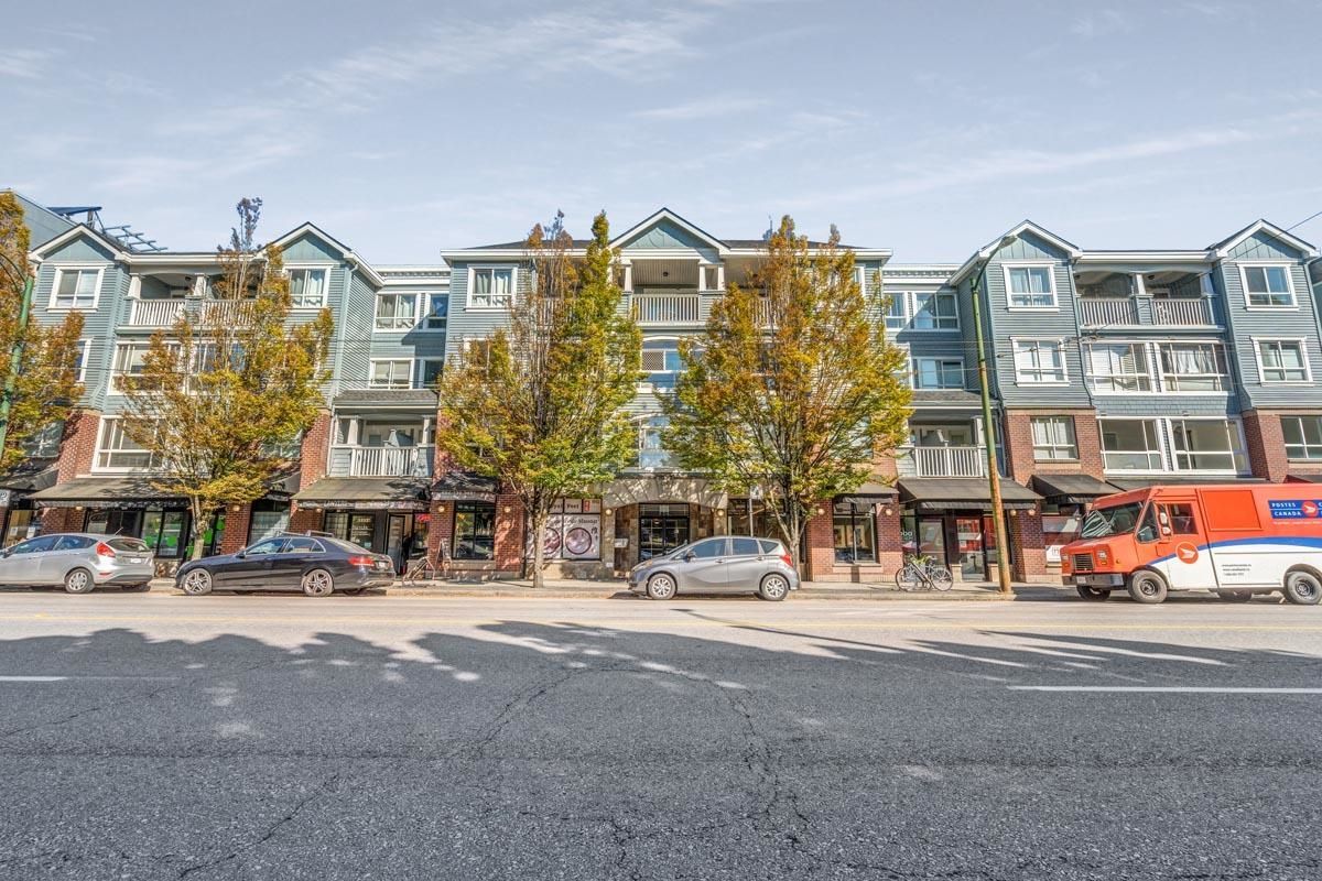 Main Photo: 105 3333 W 4TH Avenue in Vancouver: Kitsilano Condo for sale in "Blenheim Terrace" (Vancouver West)  : MLS®# R2816372
