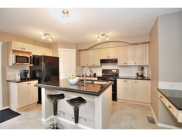 Photo 9: Photos: 35 EVERSYDE Circle SW in Calgary: Evergreen House for sale : MLS®# C4048910