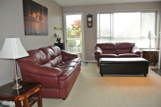 Photo 4: 102 20257 54 Avenue in Langley: Langley City Condo for sale in "OXFORD COURT" : MLS®# R2412979