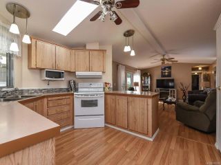 Photo 5: 18 1240 WILKINSON ROAD in COMOX: CV Comox Peninsula Manufactured Home for sale (Comox Valley)  : MLS®# 780089