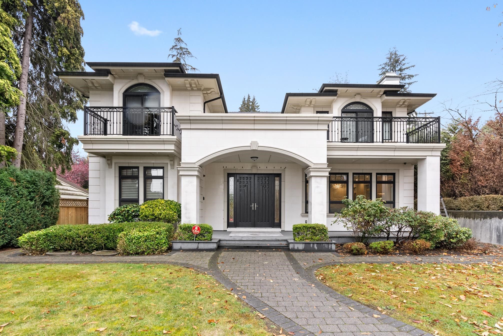 Main Photo: 1105 HAYWOOD Avenue in West Vancouver: Ambleside House for sale : MLS®# R2738447