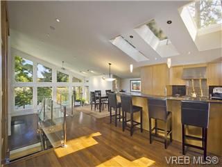 Photo 3: 1376 Treebank Rd. W. in Victoria: Es Kinsmen Park House for sale (Esquimalt)  : MLS®# 313295