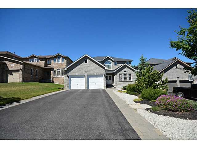 Main Photo: 37 Pinecliff Crescent in Barrie: Freehold for sale : MLS®# S1604872