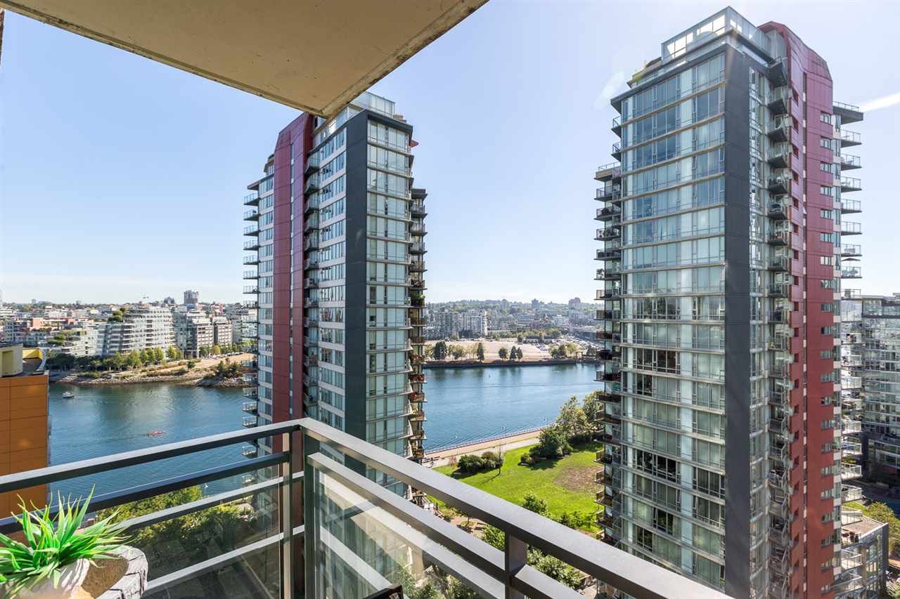 Main Photo: 1805 33 SMITHE Street in Vancouver: Yaletown Condo for sale in "COOPERS LOOKOUT" (Vancouver West)  : MLS®# R2205849