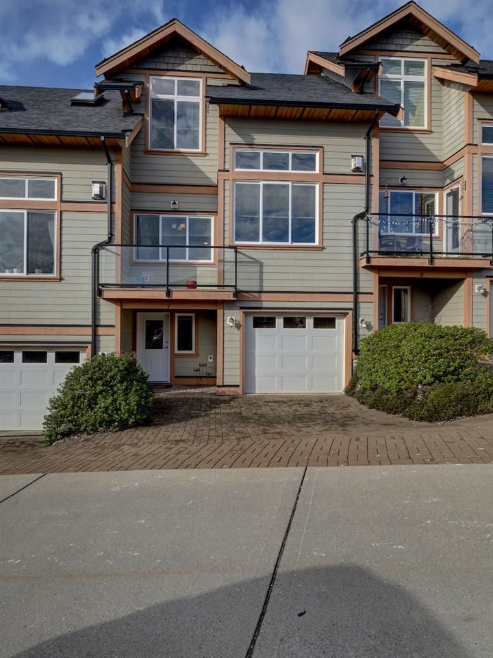 Main Photo: 7 728 GIBSONS WAY in Gibsons: Gibsons & Area Townhouse for sale (Sunshine Coast)  : MLS®# R2537940