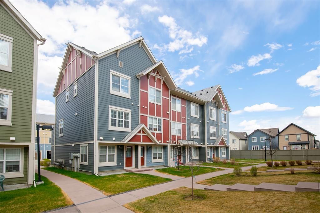 Main Photo: 121 Marquis Lane SE in Calgary: Mahogany Row/Townhouse for sale : MLS®# A1216857