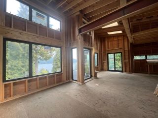 Photo 11: 516 WOODLAND Avenue in Gibsons: Gibsons & Area House for sale (Sunshine Coast)  : MLS®# R2795041