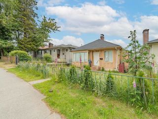 Photo 2: 5408 KNIGHT Street in Vancouver: Knight House for sale (Vancouver East)  : MLS®# R2735345