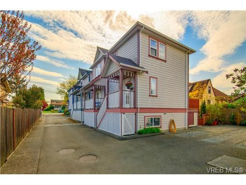 Main Photo: 3 10140 Fifth St in SIDNEY: Si Sidney North-East House for sale (Sidney)  : MLS®# 699479