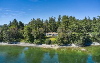 Photo 1: 565 Towner Park Rd in North Saanich: NS Deep Cove House for sale : MLS®# 911735